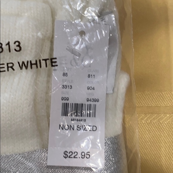 NIP NY and Co white cable fringe scarf gloves set - Picture 9 of 9